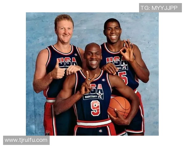 篮球明星与足球明星的相似之处与对比分析探讨