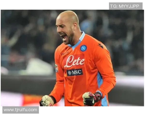 足球明星因场外冲突引发暴力打架事件引发广泛关注与讨论